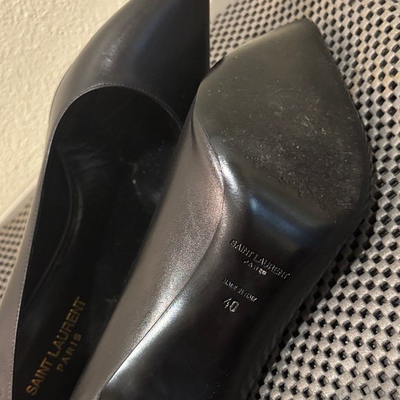 Saint Laurent Classic Black Leather Heels - Picture 3 of 6